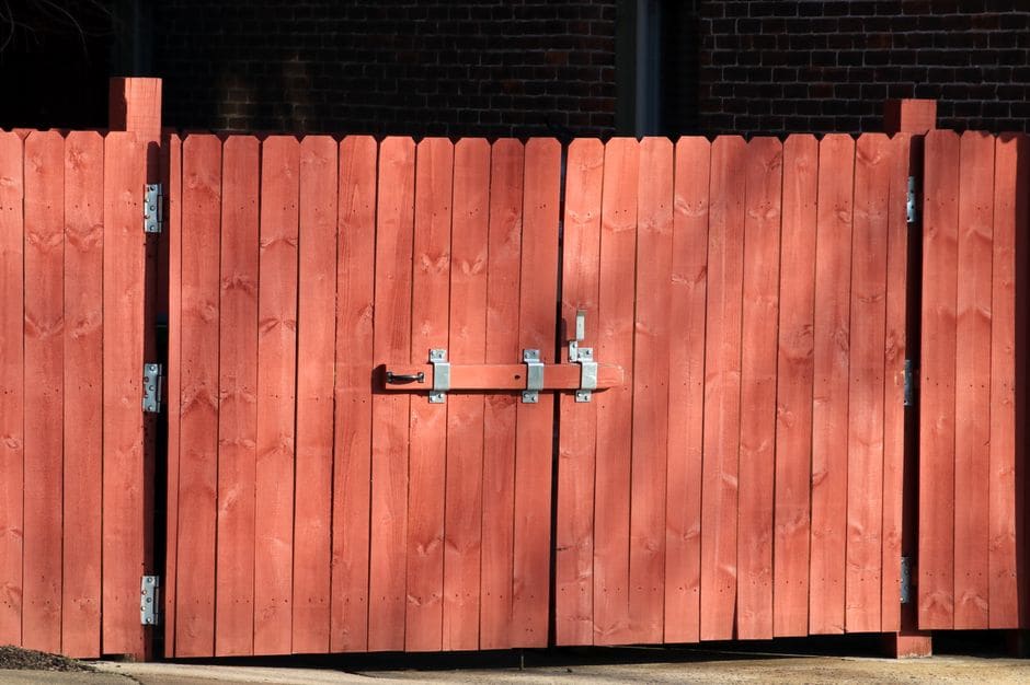 how much does it cost to install a fence in Winnipeg in Winnipeg, Manitoba
